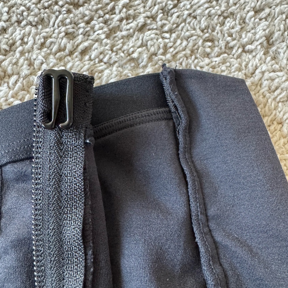 Medela Black Hands-Free Pumping Bra Size Large - Picture 6 of 7